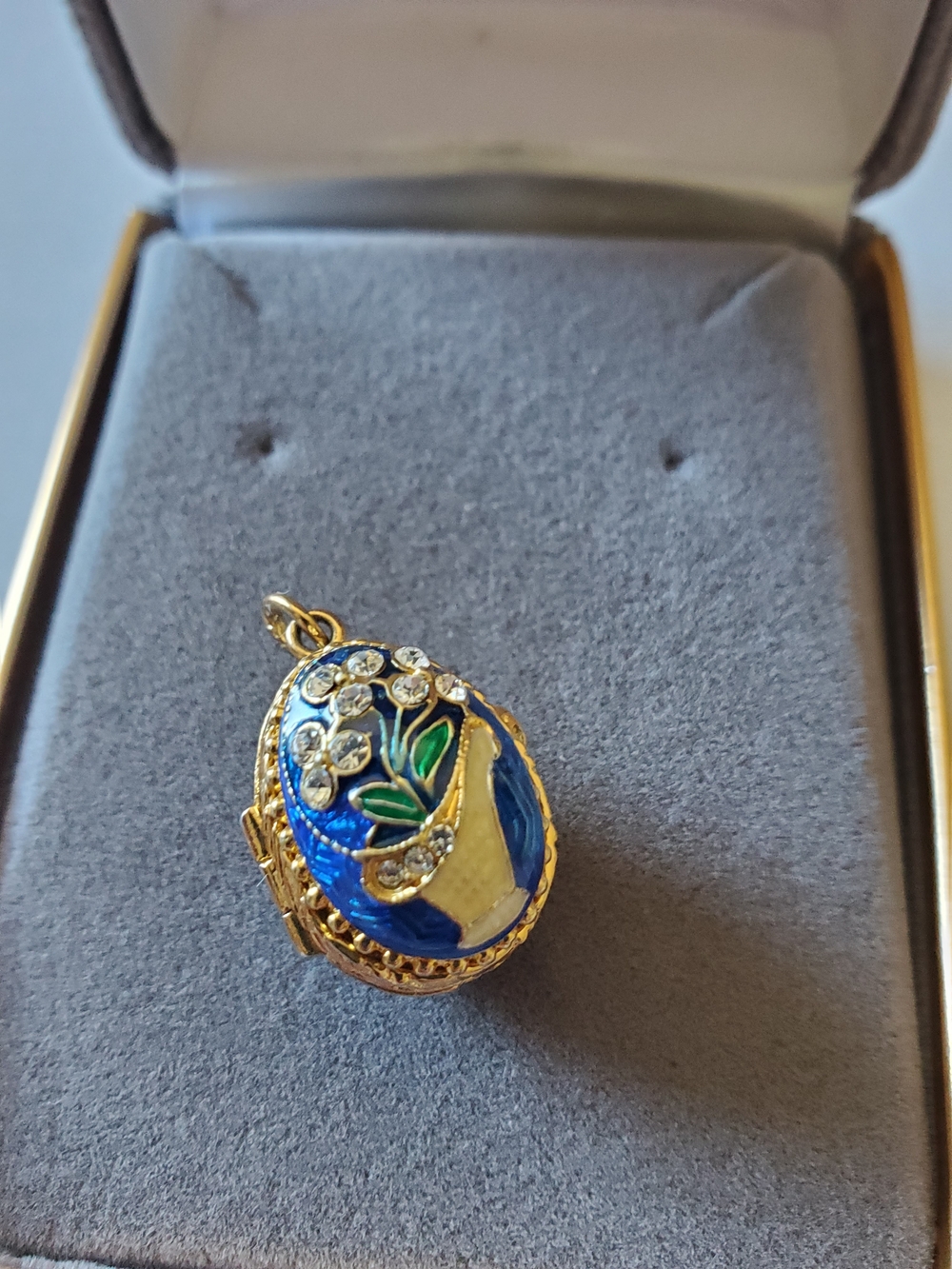 Faberge Style Egg Locket w/charm Inside - Picture 2 of 8